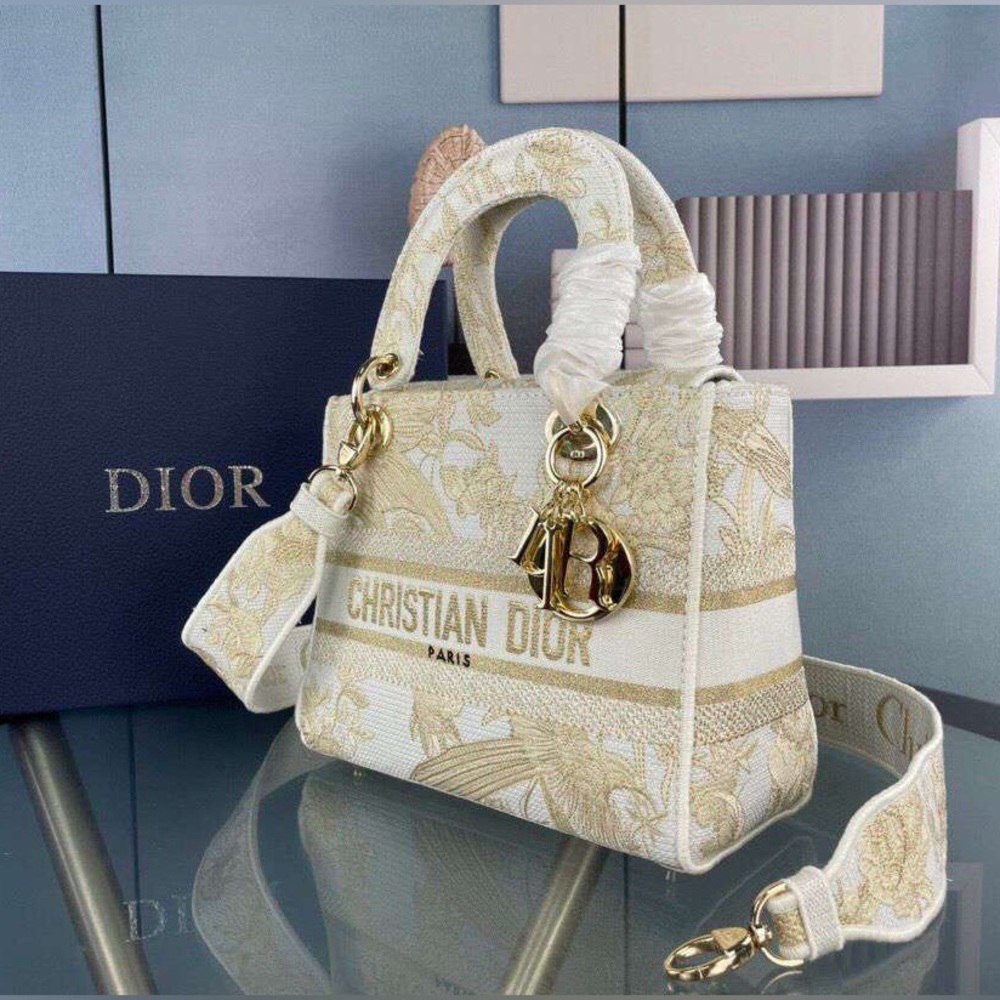 Authentic Dior Medium Lady D-lite bag